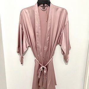 NWT Victoria’s Secret XS/S Silky Robe